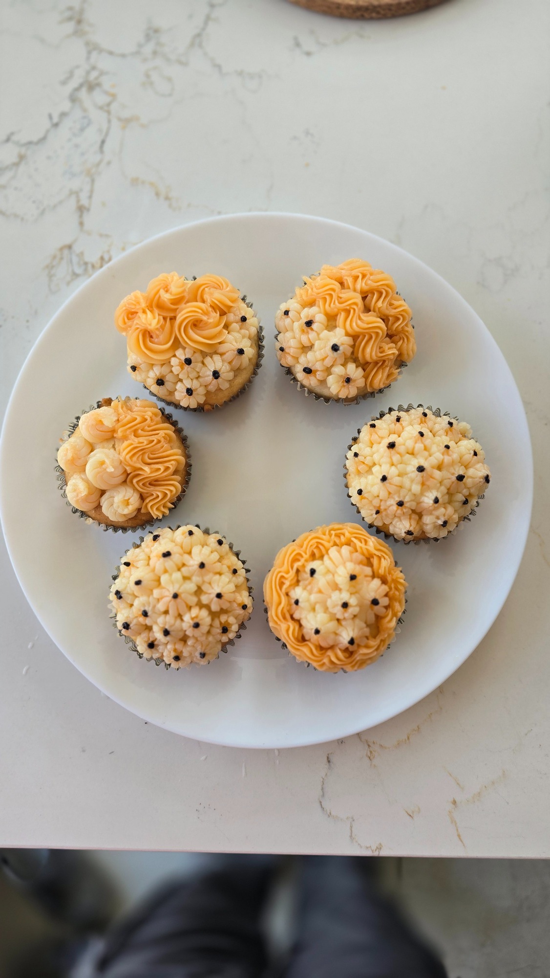 Peach mini cupcakes Peach mini cupcakes