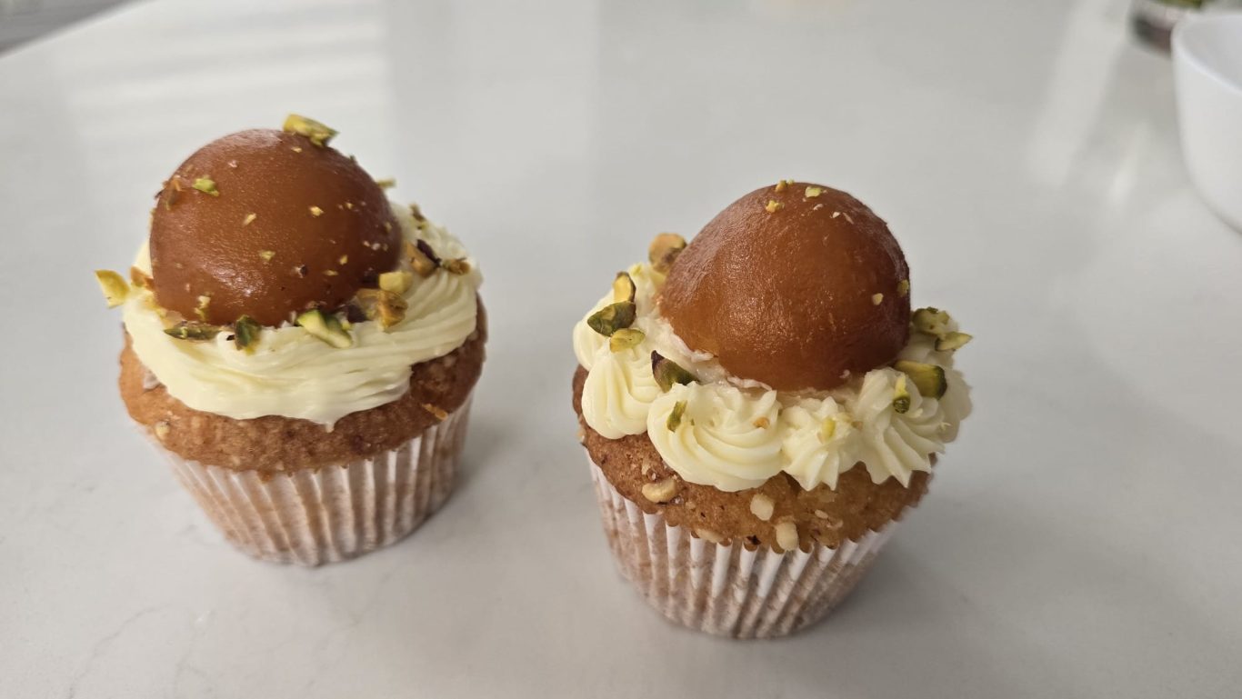 Gulab Jamun & Pistachio Cupcakes Gulab Jamun & Pistachio Cupcakes