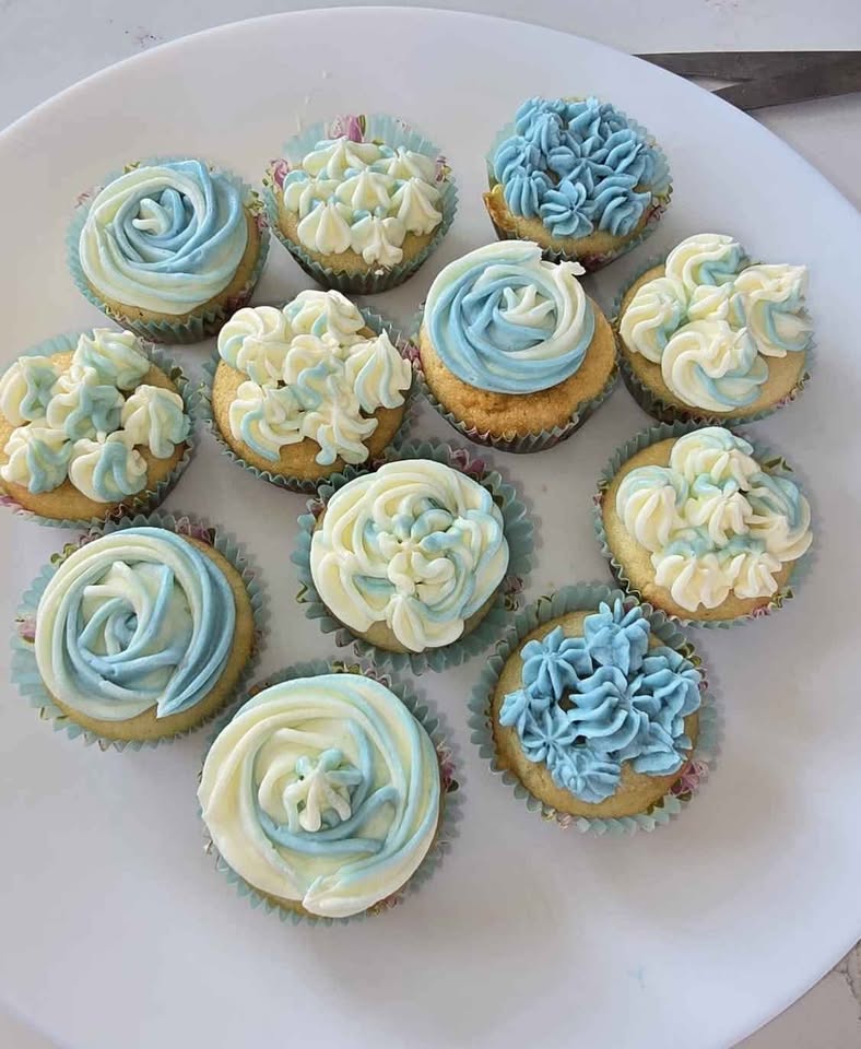 Blue and white mini cupcakes Blue and white mini cupcakes