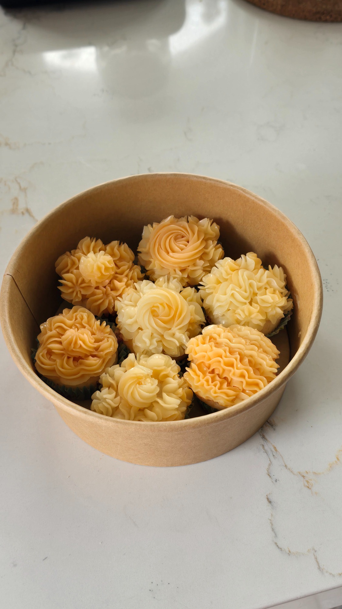 Peach mini cupcakes Peach mini cupcakes