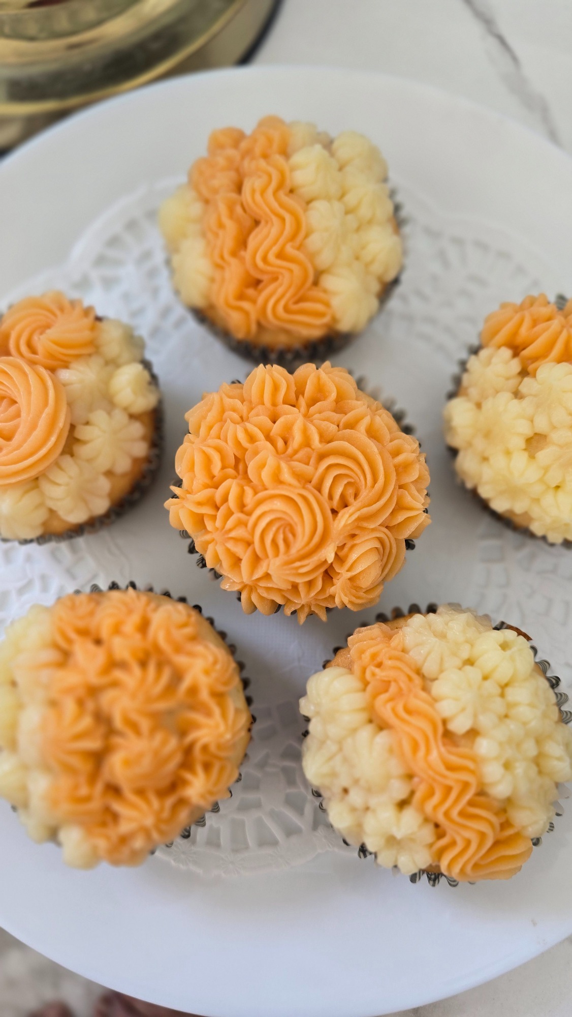 6 Peach and white Cupcakes 6 Peach and white Cupcakes