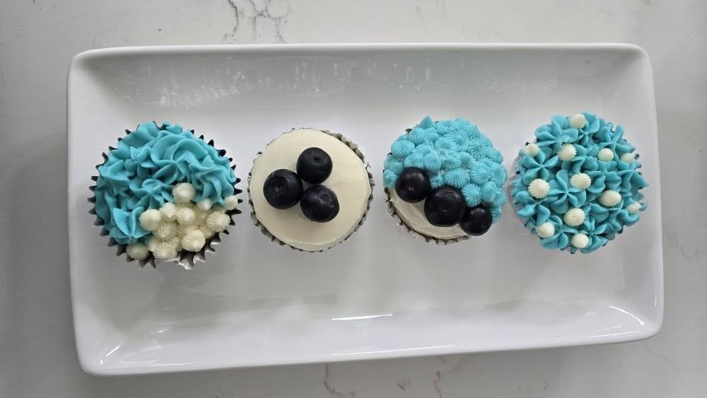 Blueberry topped Cupcakes Blueberry topped Cupcakes