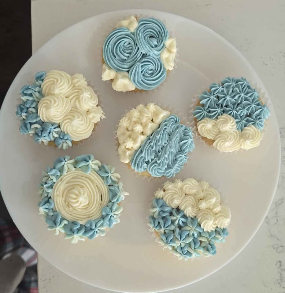 6 Hand crafted baby shower cupcakes 6 Hand crafted baby shower cupcakes