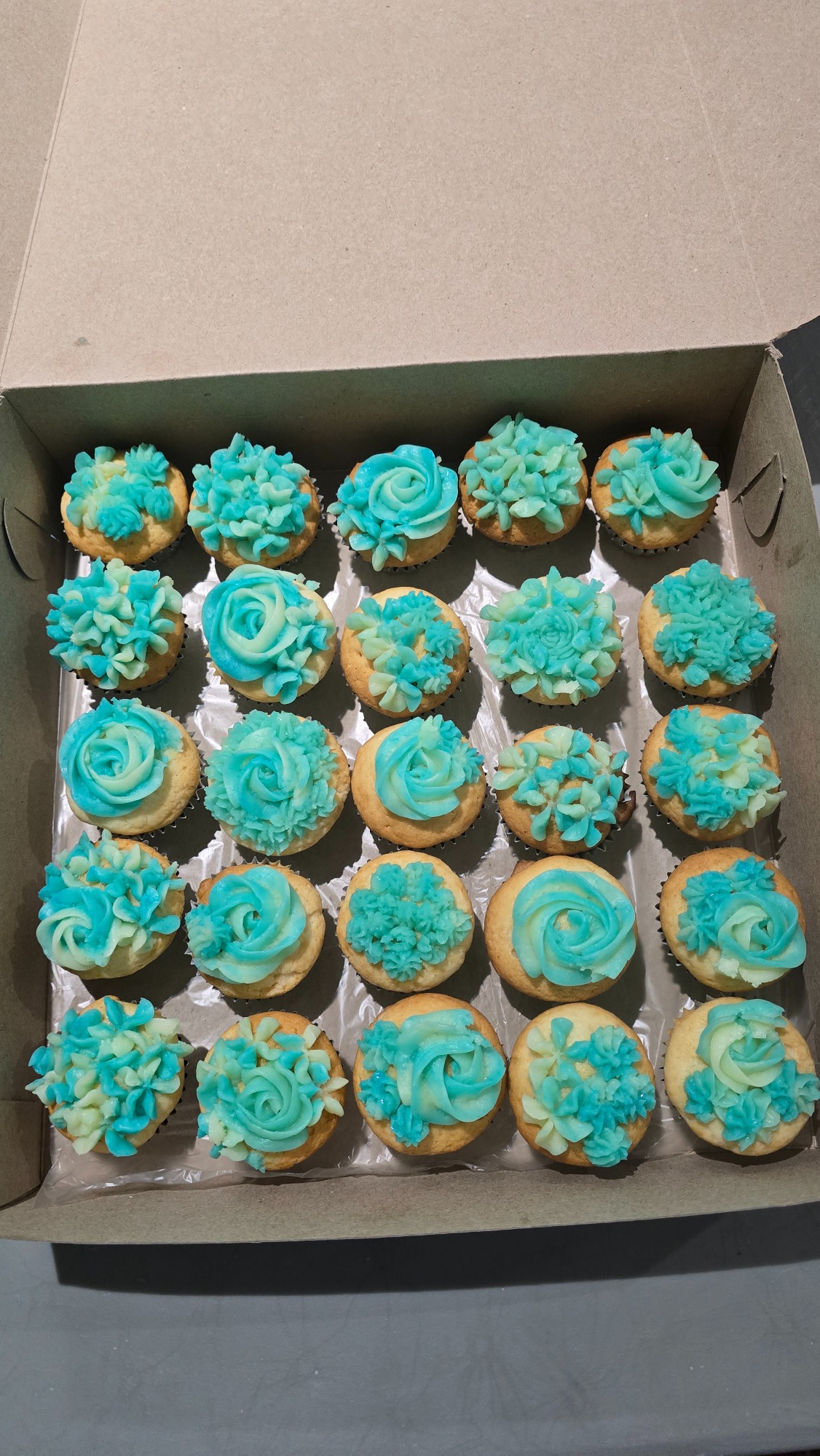 25 turquoise mini cupcakes 25 turquoise mini cupcakes